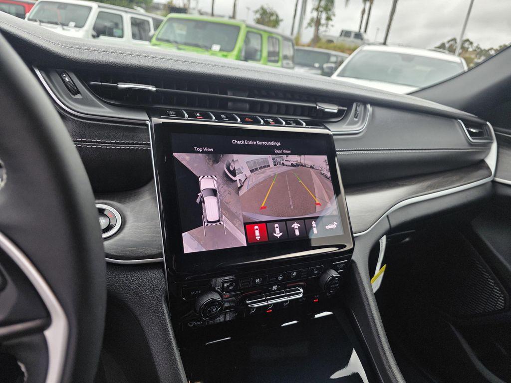 new 2025 Jeep Grand Cherokee car, priced at $45,900