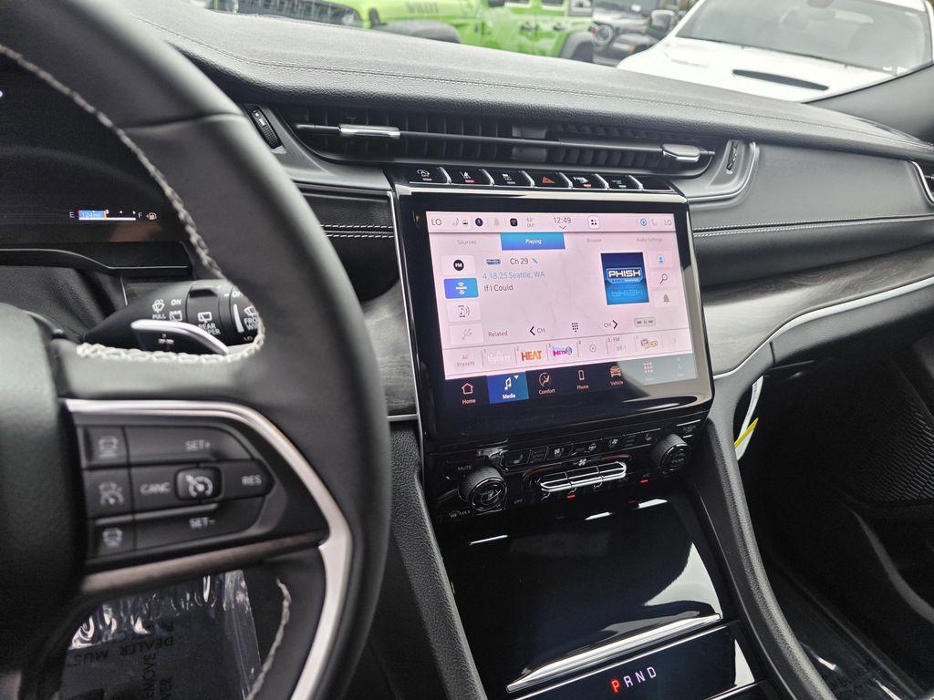 new 2025 Jeep Grand Cherokee car, priced at $45,900