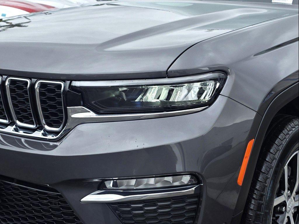 new 2025 Jeep Grand Cherokee car, priced at $45,900