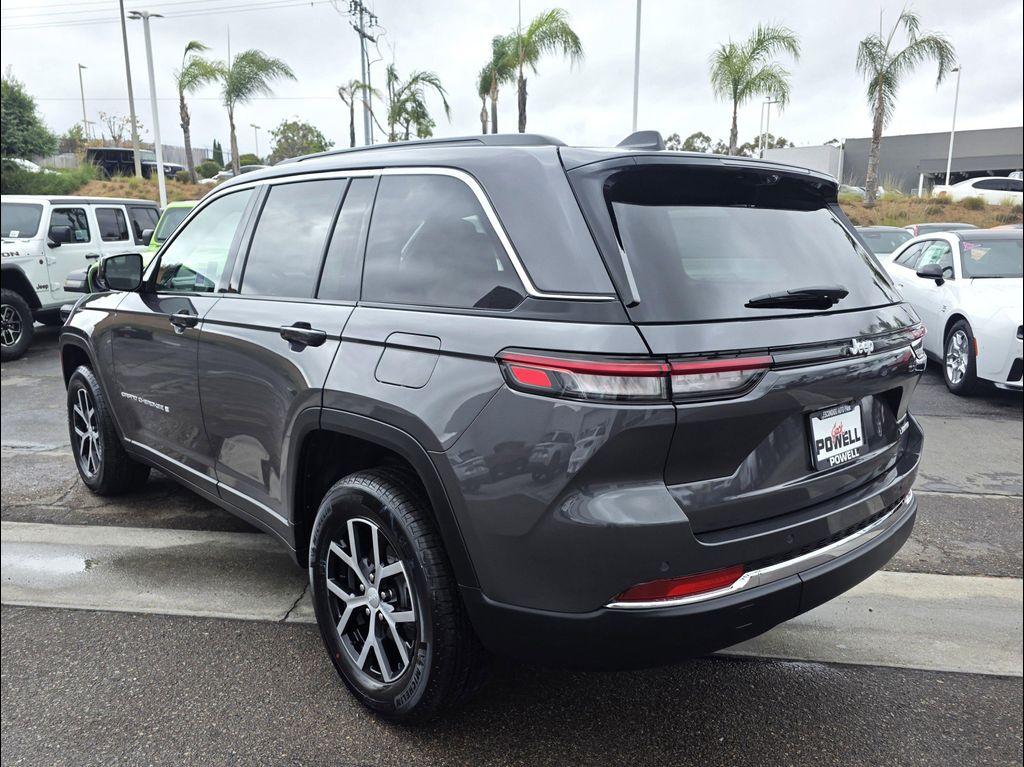new 2025 Jeep Grand Cherokee car, priced at $45,900