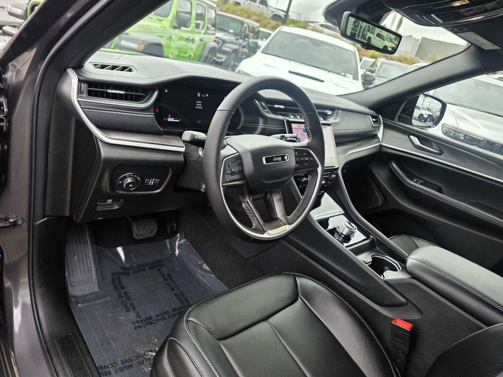new 2025 Jeep Grand Cherokee car, priced at $45,900
