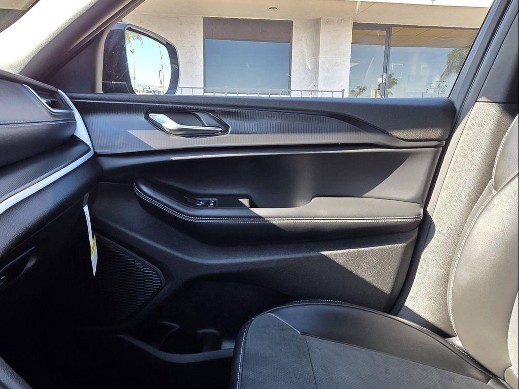 new 2025 Jeep Grand Cherokee L car, priced at $39,500