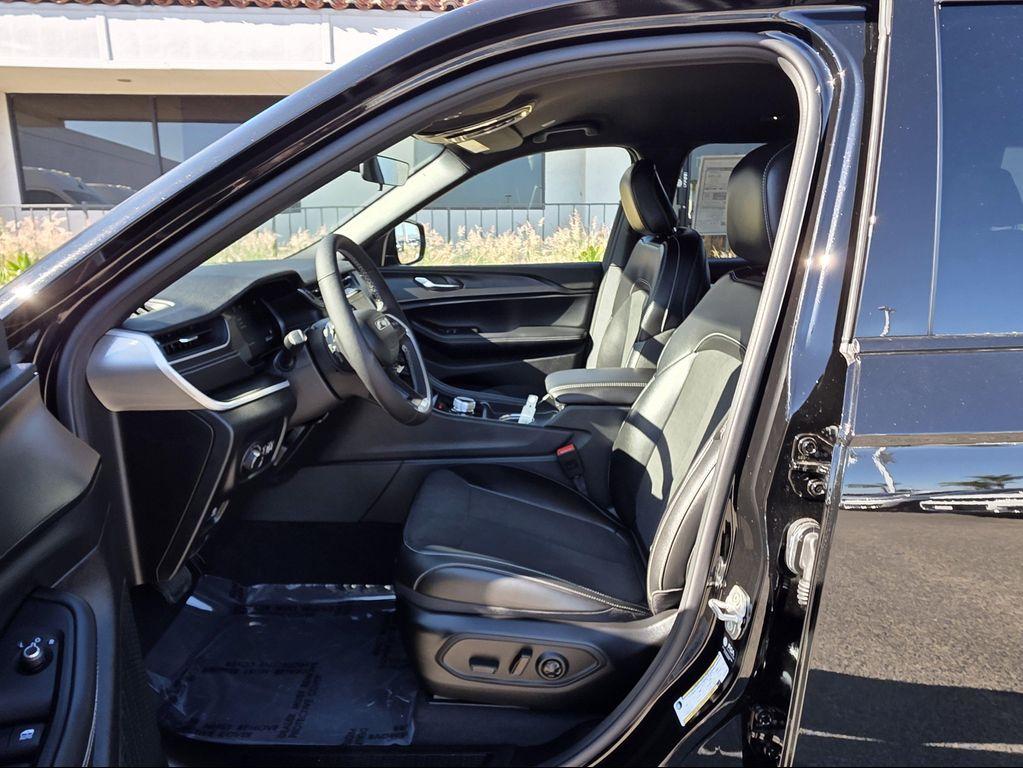 new 2025 Jeep Grand Cherokee L car, priced at $39,500