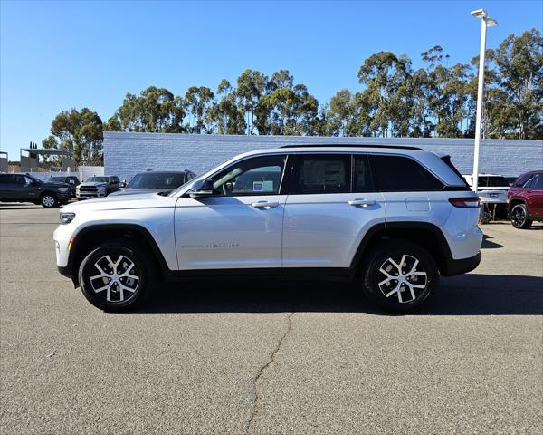 new 2025 Jeep Grand Cherokee car, priced at $48,070