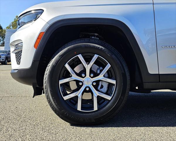 new 2025 Jeep Grand Cherokee car, priced at $48,070