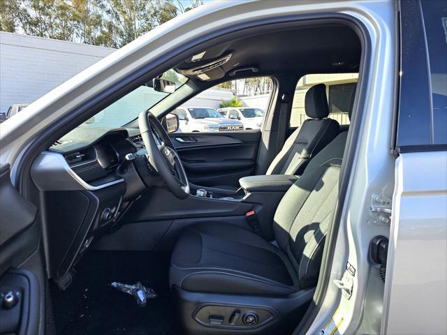 new 2025 Jeep Grand Cherokee car, priced at $38,900