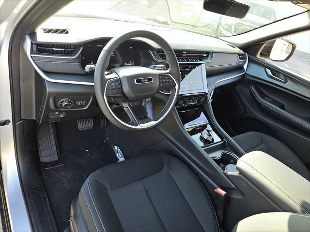 new 2025 Jeep Grand Cherokee car, priced at $38,900