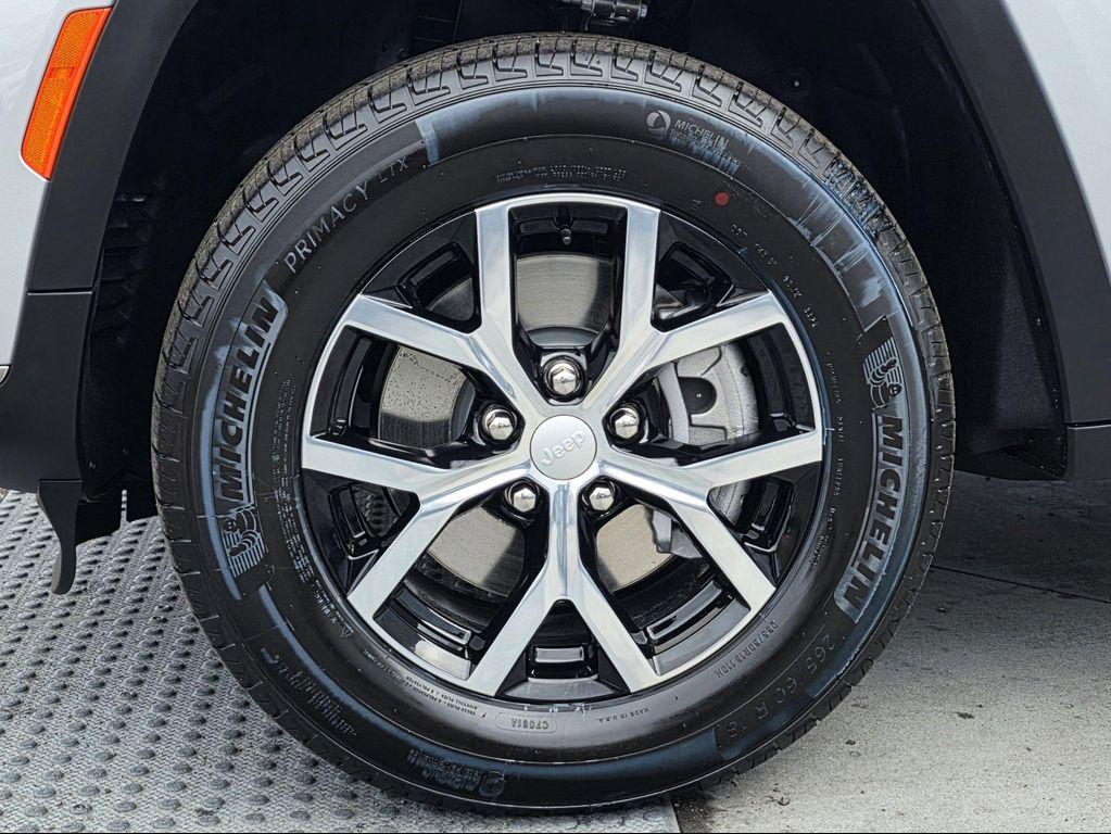 new 2025 Jeep Grand Cherokee L car, priced at $46,900