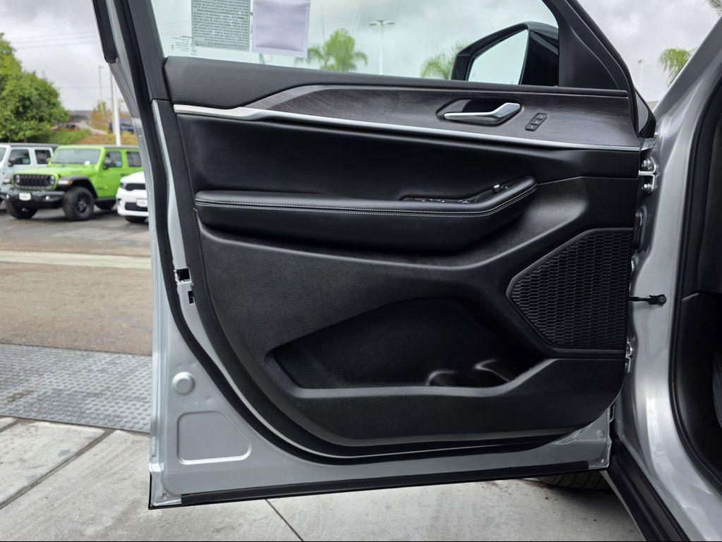 new 2025 Jeep Grand Cherokee L car, priced at $46,900