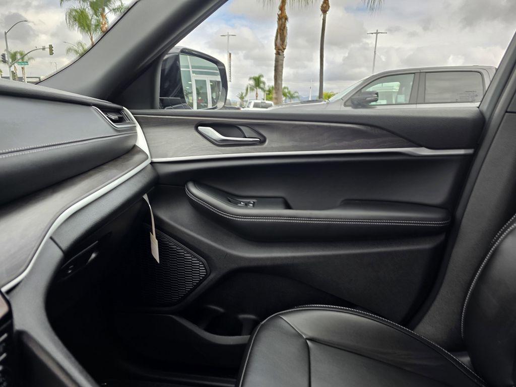 new 2025 Jeep Grand Cherokee L car, priced at $46,900