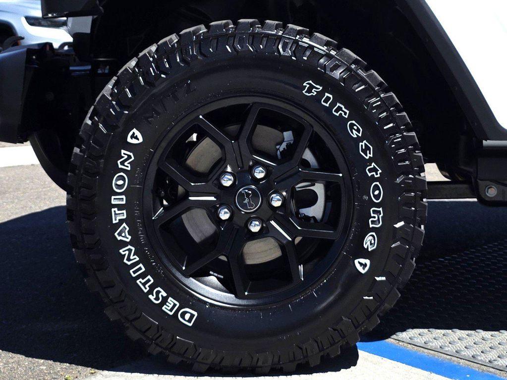 new 2025 Jeep Gladiator car, priced at $41,900