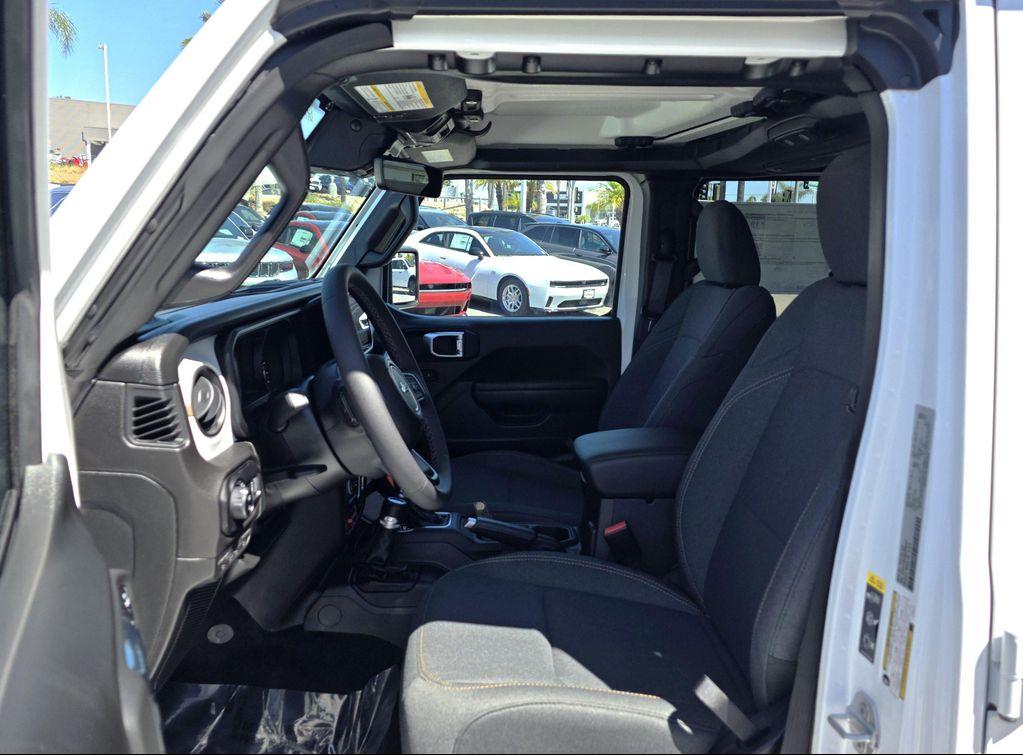 new 2025 Jeep Gladiator car, priced at $41,900
