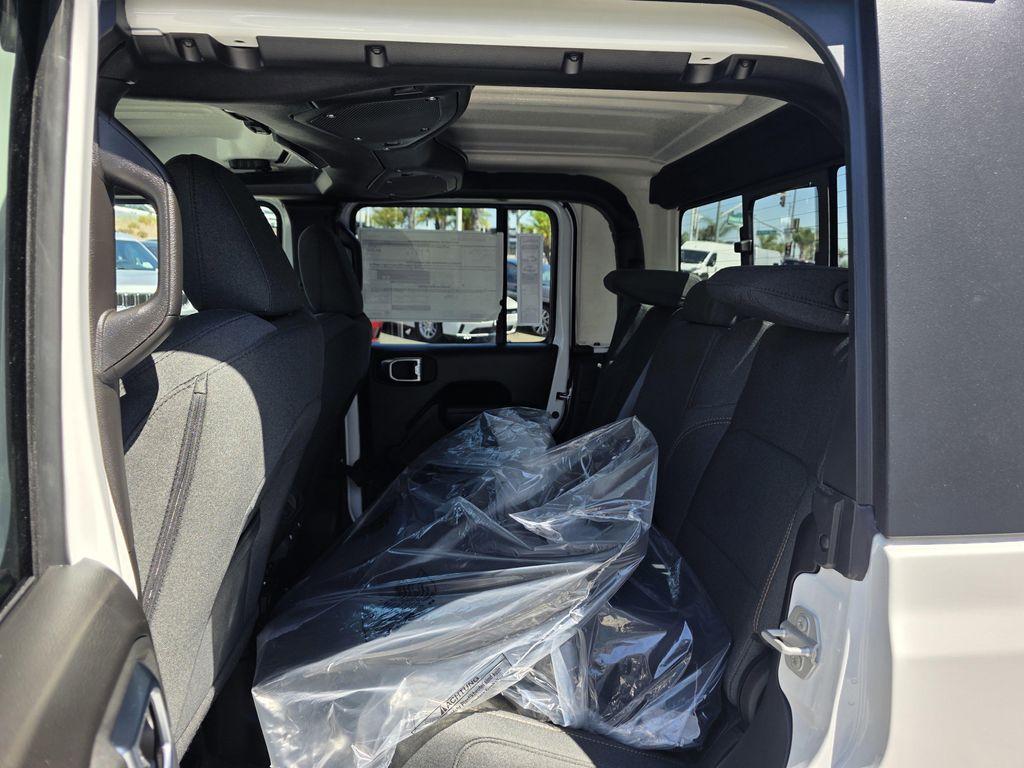 new 2025 Jeep Gladiator car, priced at $41,900