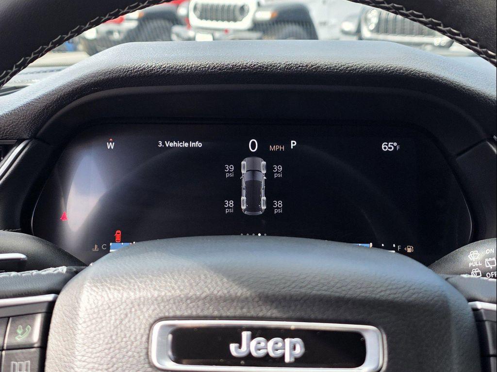 new 2025 Jeep Grand Cherokee car, priced at $38,900