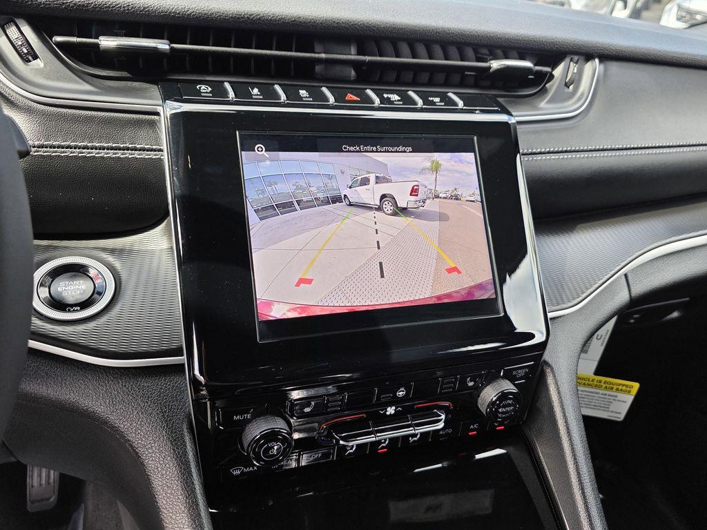 new 2025 Jeep Grand Cherokee car, priced at $38,900