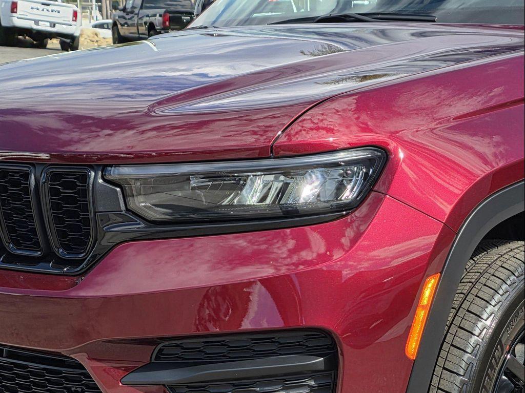 new 2025 Jeep Grand Cherokee car, priced at $38,900