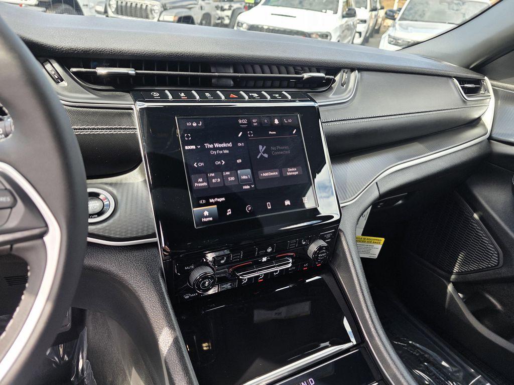 new 2025 Jeep Grand Cherokee car, priced at $38,900