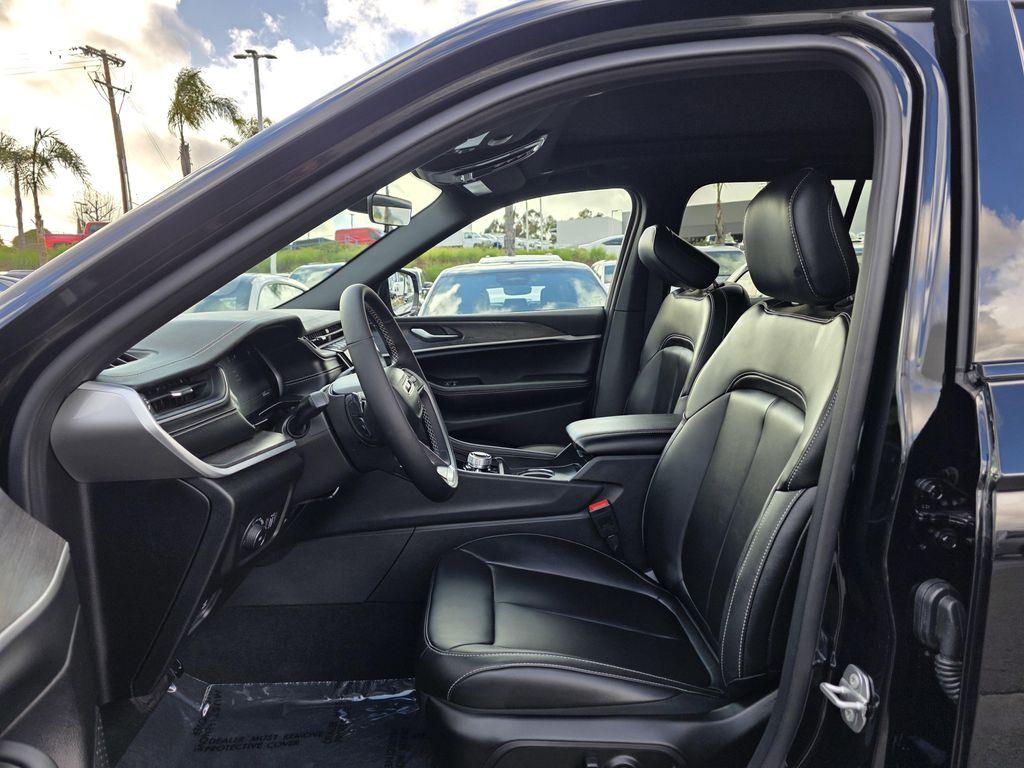 new 2025 Jeep Grand Cherokee car, priced at $47,800