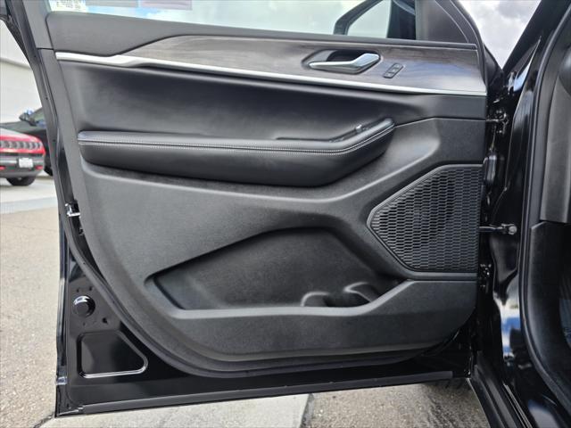 new 2025 Jeep Grand Cherokee car, priced at $47,900