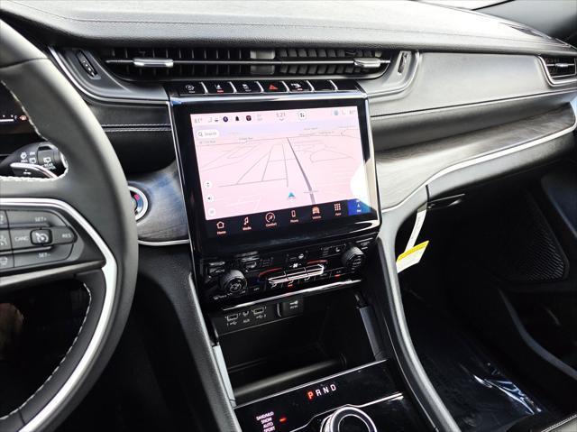 new 2025 Jeep Grand Cherokee car, priced at $47,900