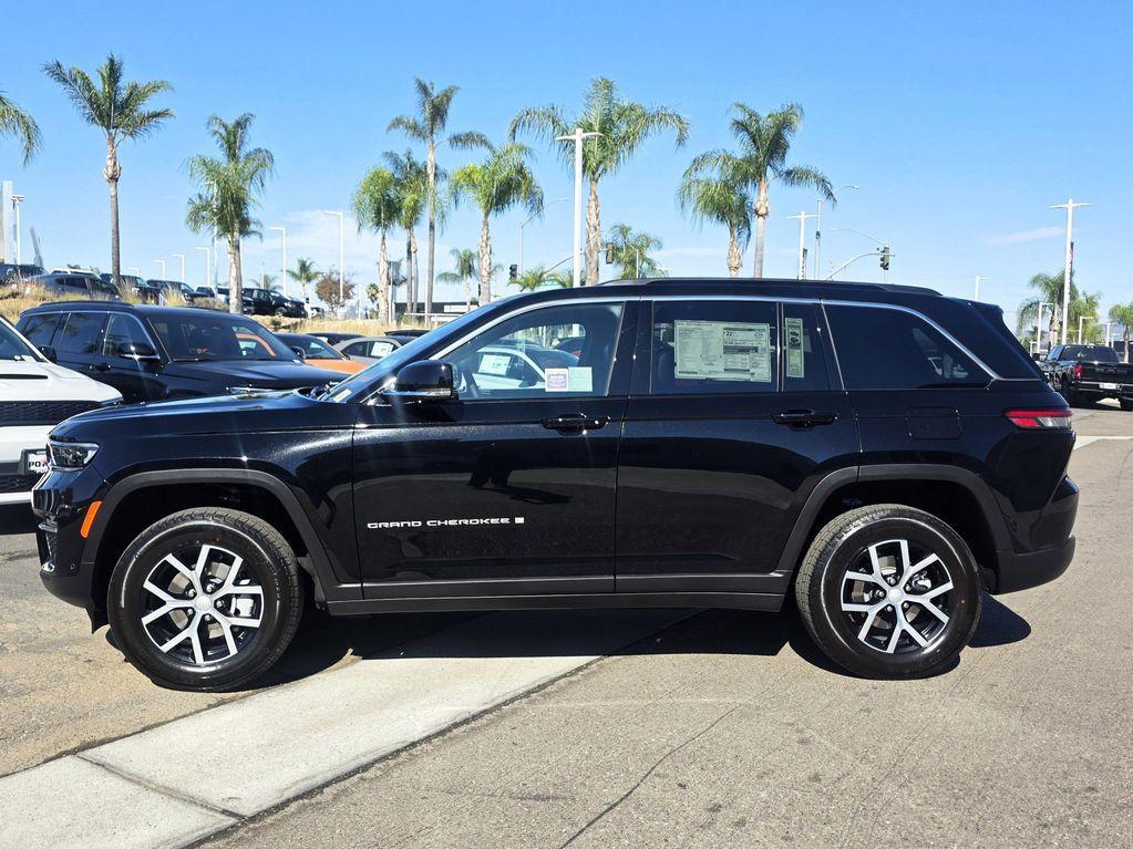 new 2025 Jeep Grand Cherokee car, priced at $45,900