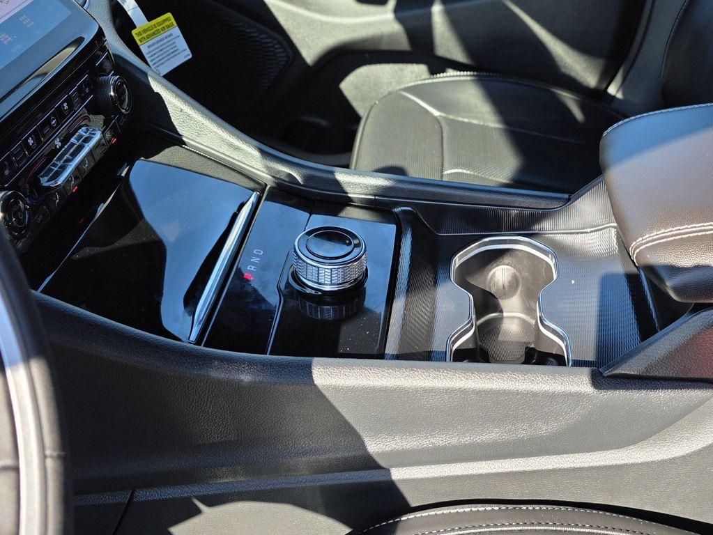 new 2025 Jeep Grand Cherokee car, priced at $45,900