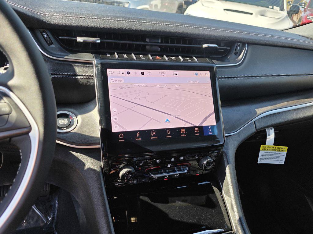 new 2025 Jeep Grand Cherokee car, priced at $45,900