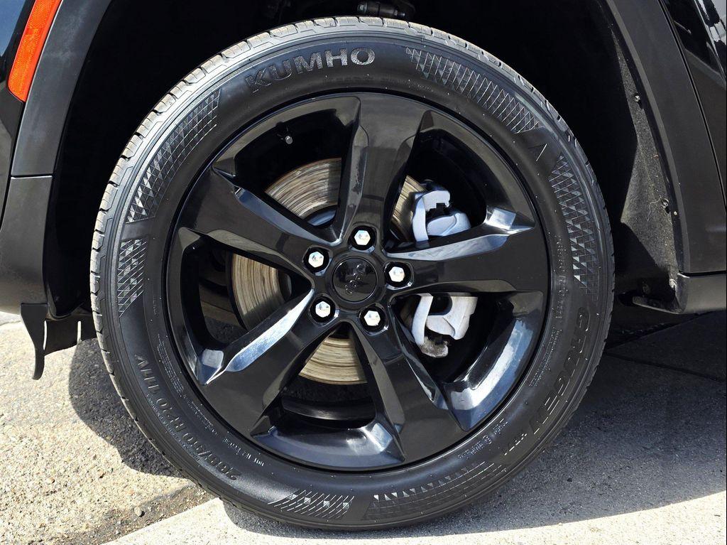 used 2023 Jeep Grand Cherokee L car, priced at $28,900