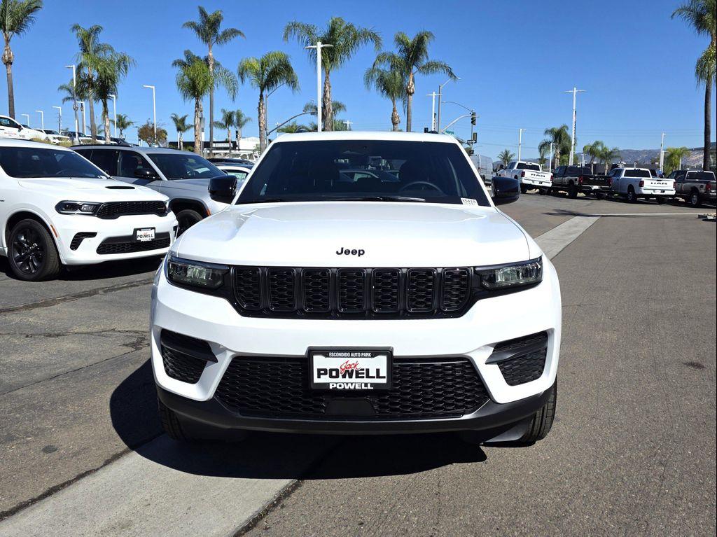 new 2025 Jeep Grand Cherokee car, priced at $37,900