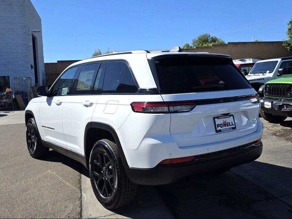 new 2025 Jeep Grand Cherokee car, priced at $37,900