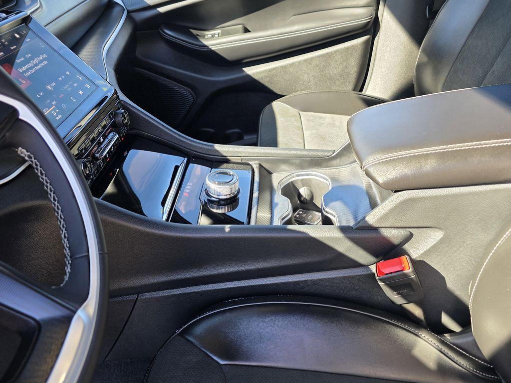 new 2025 Jeep Grand Cherokee car, priced at $37,900