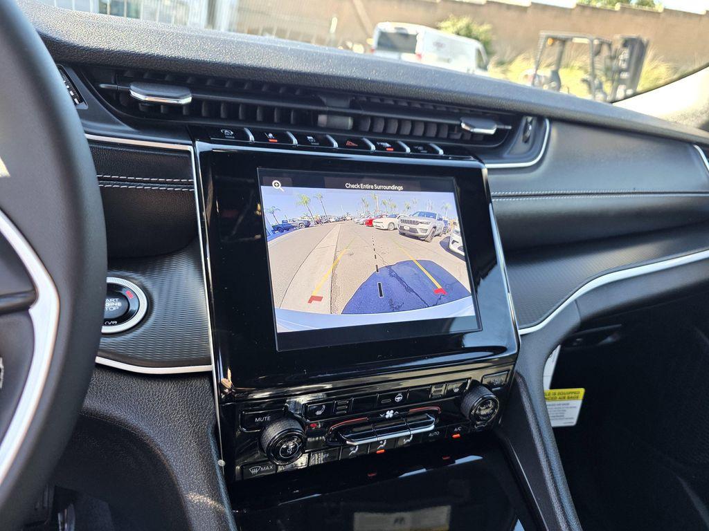 new 2025 Jeep Grand Cherokee car, priced at $37,900