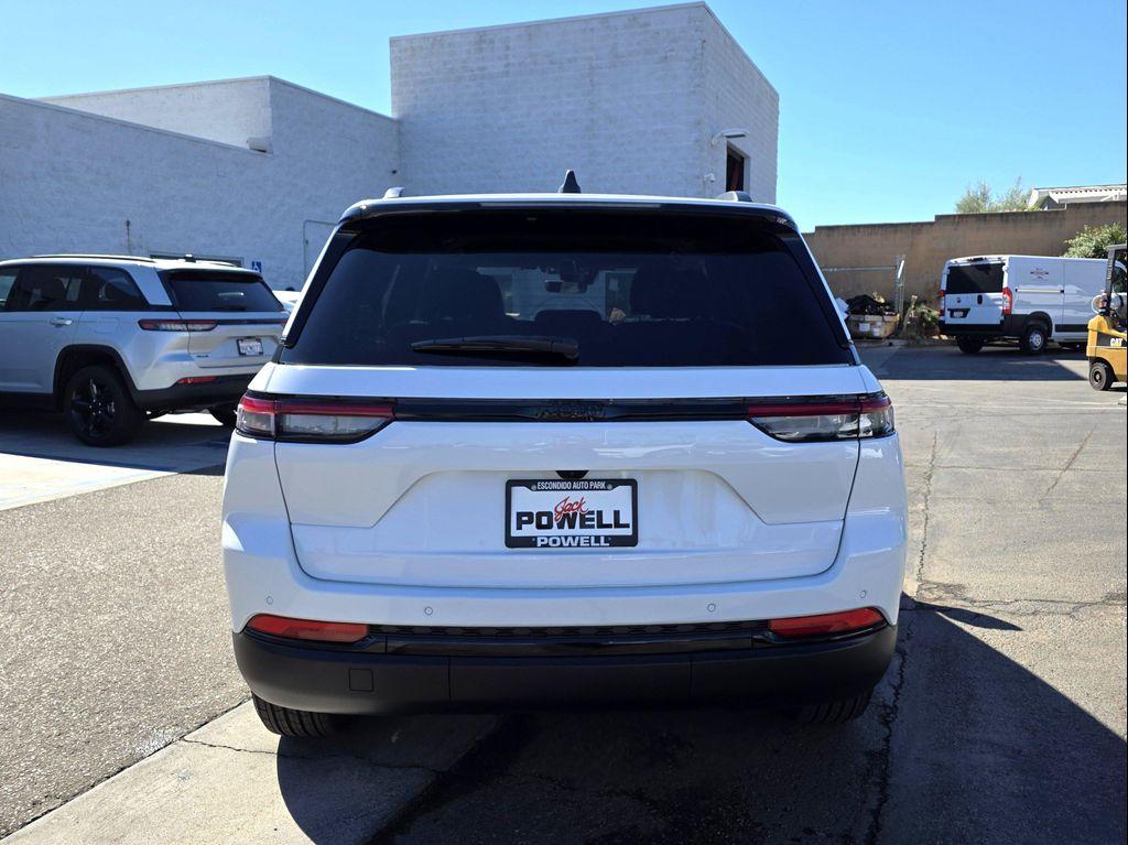 new 2025 Jeep Grand Cherokee car, priced at $37,900