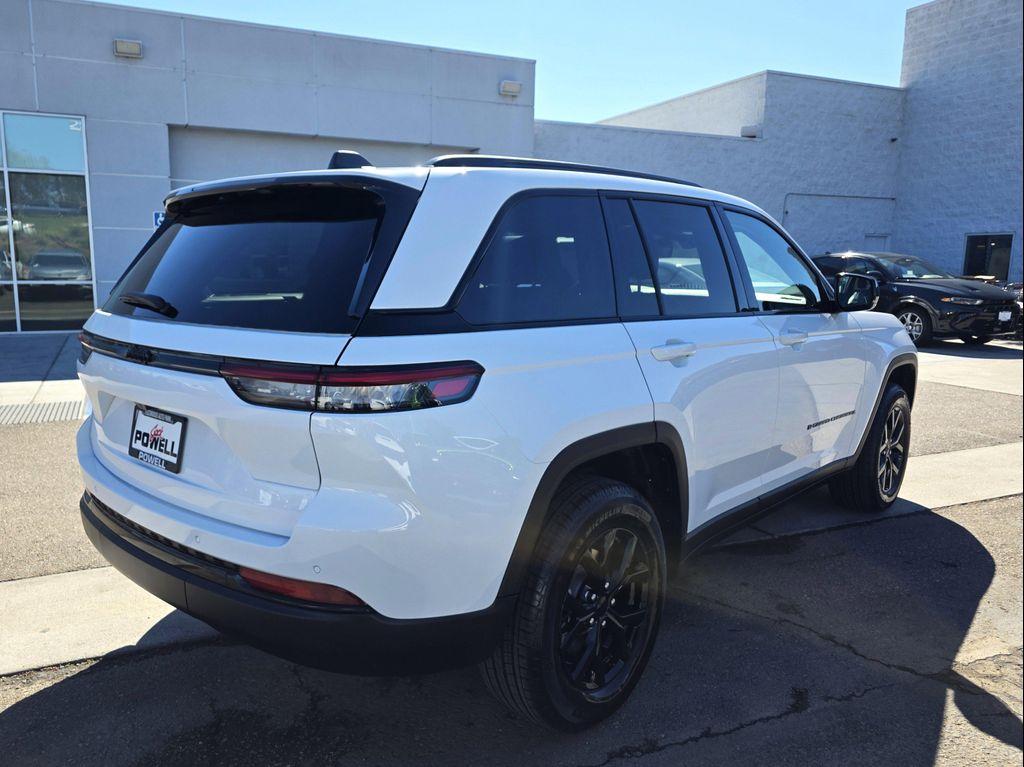 new 2025 Jeep Grand Cherokee car, priced at $37,900