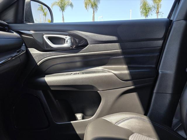 new 2025 Jeep Compass car, priced at $30,900