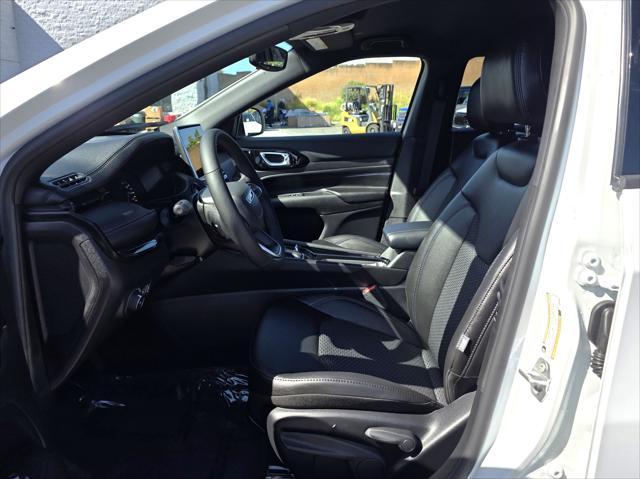new 2025 Jeep Compass car, priced at $27,900