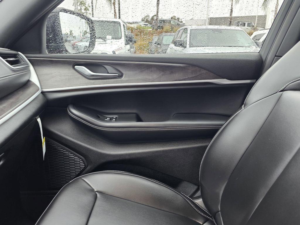 new 2025 Jeep Grand Cherokee L car, priced at $44,900