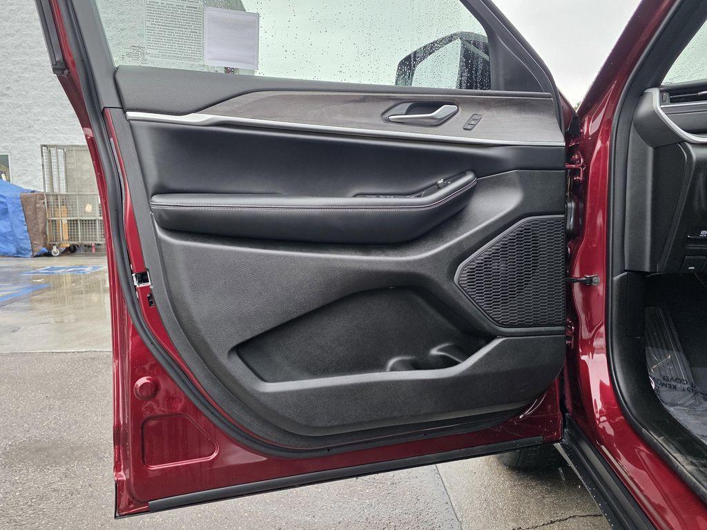 new 2025 Jeep Grand Cherokee L car, priced at $44,900