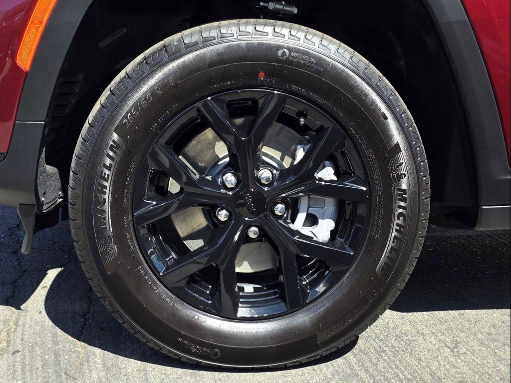new 2025 Jeep Grand Cherokee L car, priced at $39,900