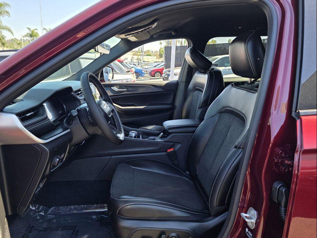 new 2025 Jeep Grand Cherokee L car, priced at $39,900
