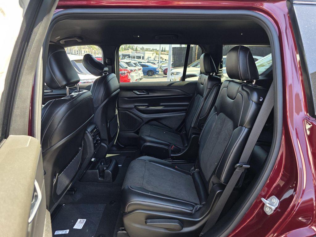 new 2025 Jeep Grand Cherokee L car, priced at $39,900