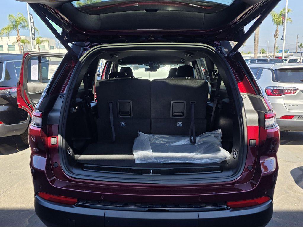 new 2025 Jeep Grand Cherokee L car, priced at $39,900