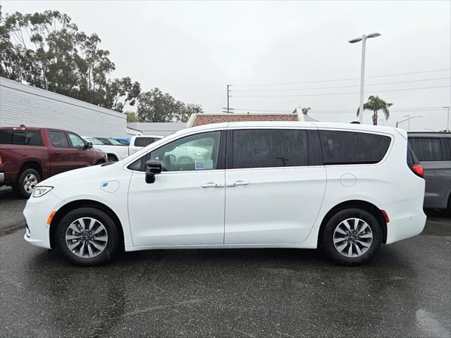 new 2025 Chrysler Pacifica Hybrid car, priced at $37,900