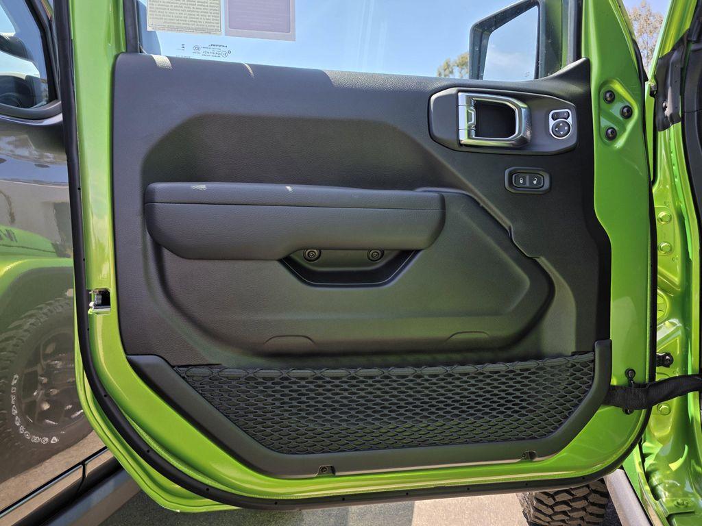 new 2025 Jeep Gladiator car, priced at $44,900