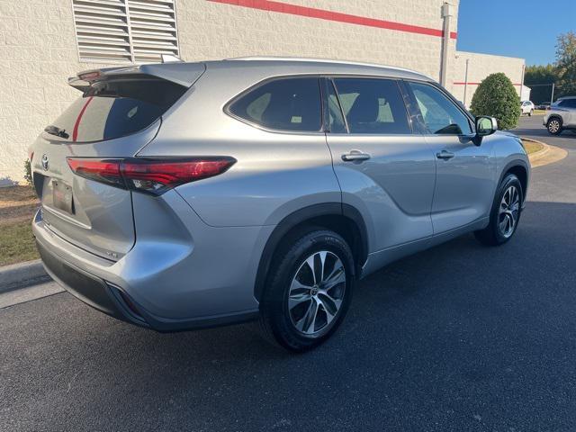 used 2022 Toyota Highlander car, priced at $35,000