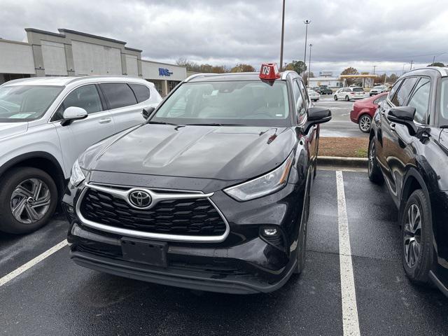 used 2021 Toyota Highlander car, priced at $33,000