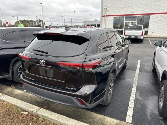 used 2021 Toyota Highlander car, priced at $33,000