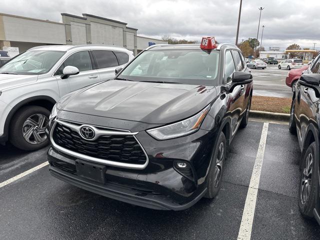 used 2021 Toyota Highlander car, priced at $33,000