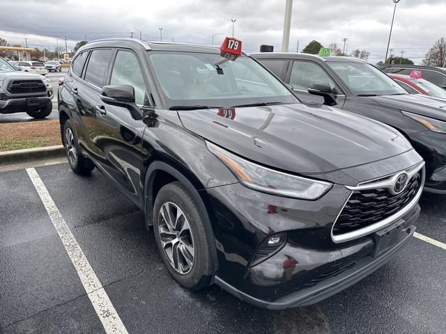 used 2021 Toyota Highlander car, priced at $33,000