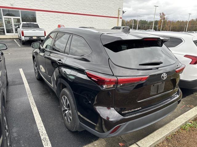 used 2021 Toyota Highlander car, priced at $33,000